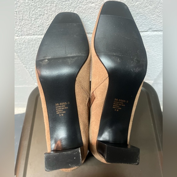 Chadwicks Camel Suede Ankle Booties. Size 9 - Picture 6 of 7